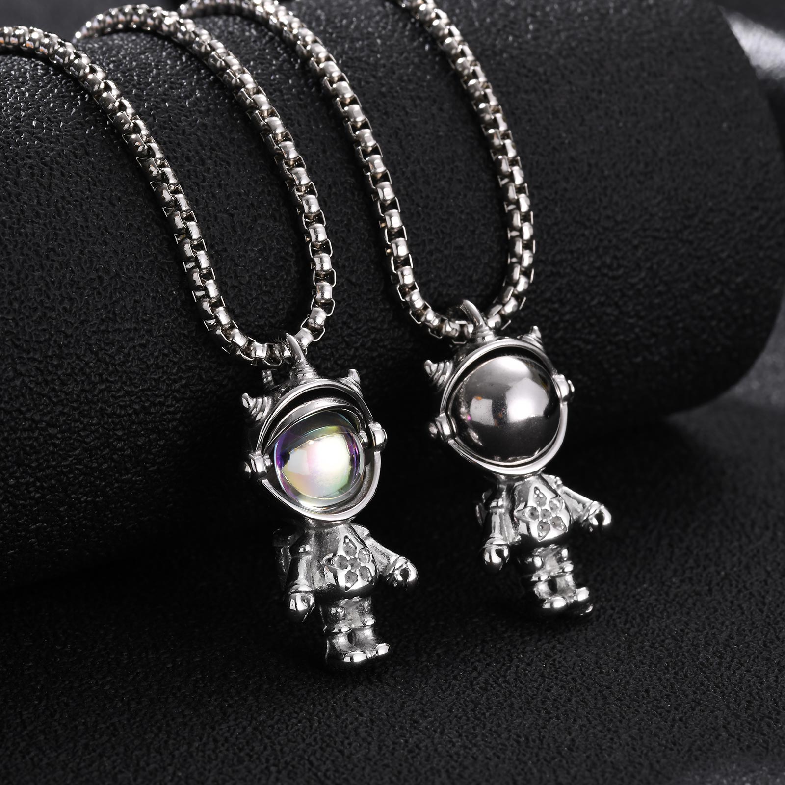 Collier pendentif astronaute V - X Men Accessories avis et prix